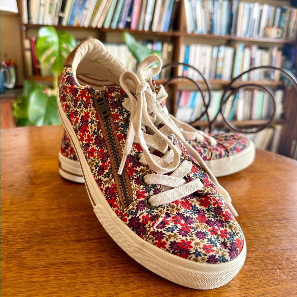 Taos Z Soul Floral Canvas Lace Up Zipper Sneakers Sz 8